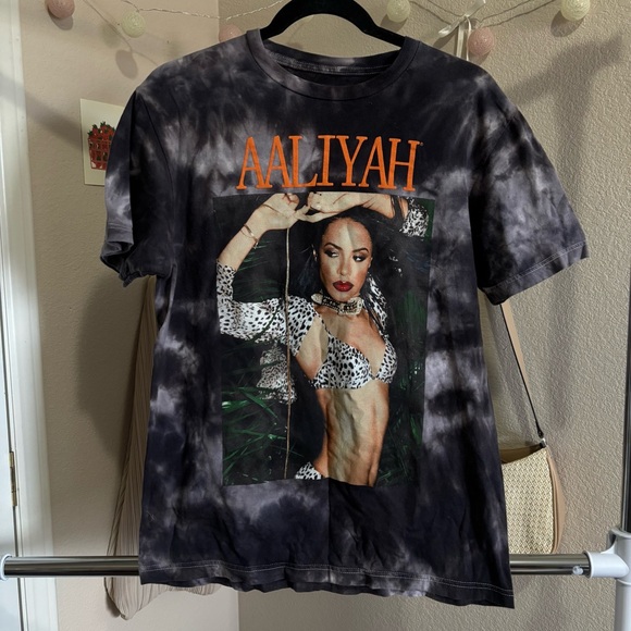 Ripple Junction Tops - ♡ • Aaliyah Graphic Tee